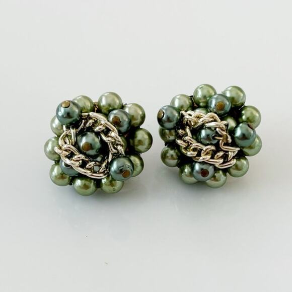 Vintage Cluster Beaded Clip On Earrings Japan Green - Picture 1 of 10